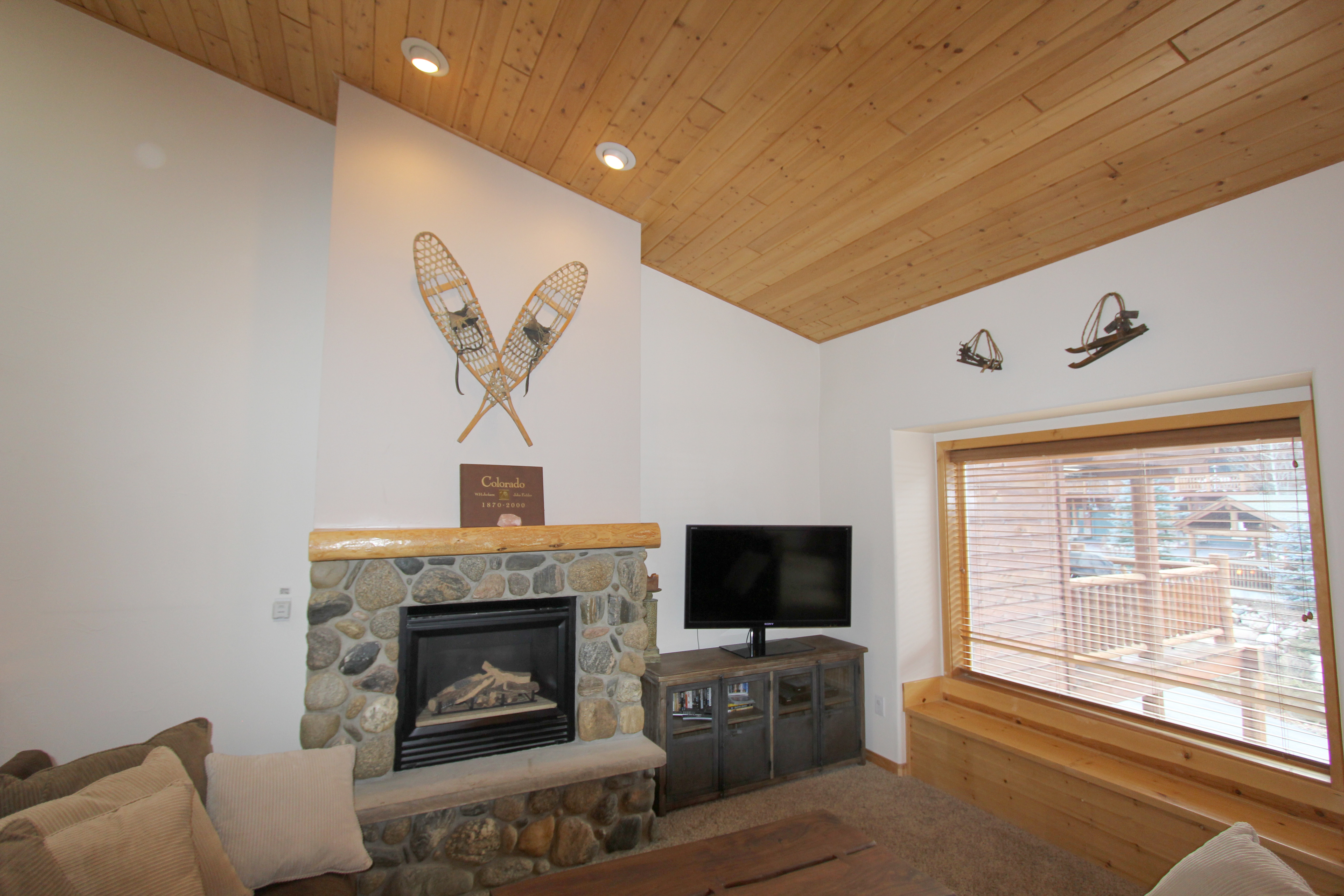 Livingroom_from_Deck_door